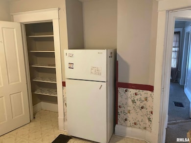 1120 Kirkwood Blvd unit 2, Davenport, IA 52803 - photo 3