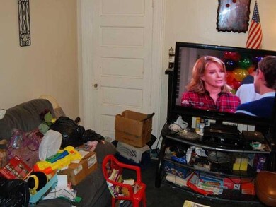Living Room. Current Tenants are not great houseke