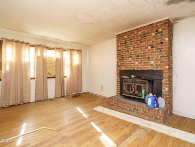 005-1280x960-living-room