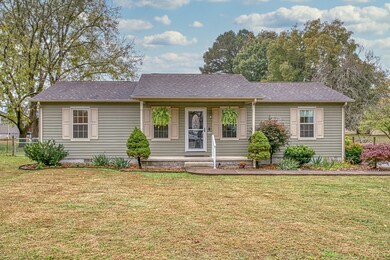 731 Howell St, Sparta, TN 38583 - photo 2