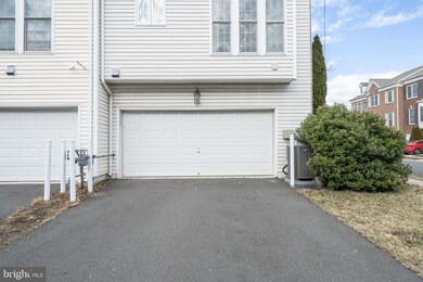 2520 Walnut Leaf Ln, Herndon, VA 20171 - photo 4