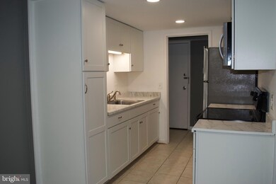 11602 Stoneview Square unit 1B, Reston, VA 20191 - photo 5