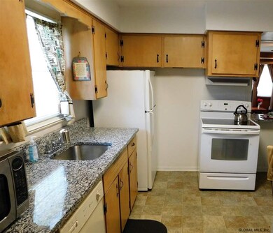 36 Kelton Ct, Albany, NY 12209 - photo 3