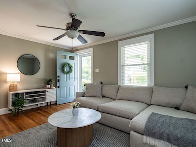 006-1280x960-living-room