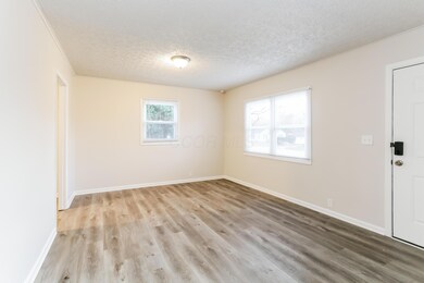 021-photo-living-room-13368828