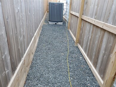 609 Link Rd, Houston, TX 77009 - photo 4