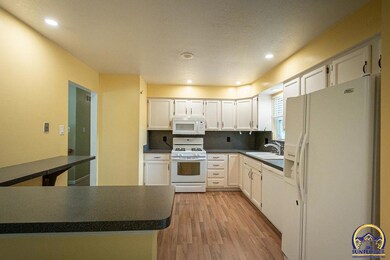 4819 SW Commanche Rd, Topeka, KS 66614 - photo 5