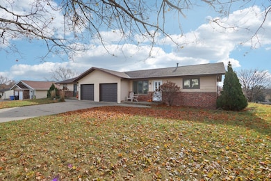 213 W Garfield St, Mount Horeb, WI 53572 - photo 3