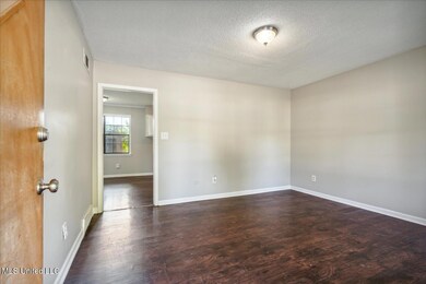 05-05-1780296wr-2795 Meadowbrook Dr