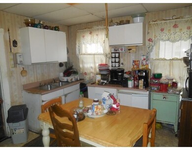 38 Nightingale St, Dorchester Center, MA 02124 - photo 2