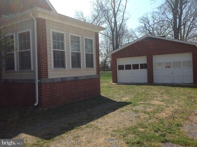 2805 East Ave, District Heights, MD 20747 - photo 3