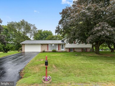 18114 Sky View Ln, Hagerstown, MD 21740 - photo 2