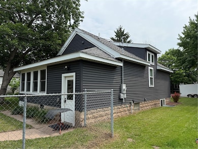 1028 Chauncey St, Eau Claire, WI 54701 - photo 6