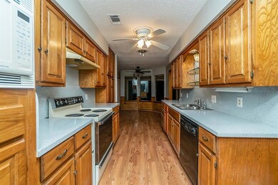 2244 Mountainview Dr, Hurst, TX 76054 - photo 4