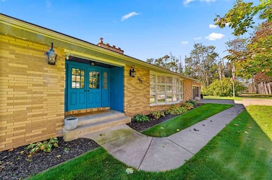 385 S Estates Dr, Gaylord, MI 49735 - photo 5