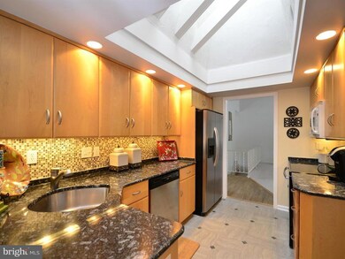 9425 Copenhaver Dr, Potomac, MD 20854 - photo 6