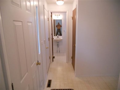 Foyer Spacious Entrance Foyer With Large Closet, D