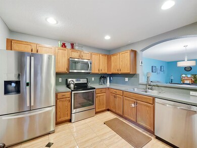 6159 Reynolds St - Living room
