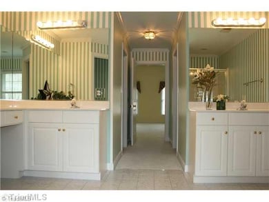 Master Bath/Spa.