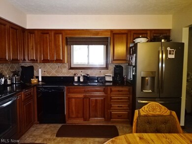 837 Pasadena Ave, Sheffield Lake, OH 44054 - photo 6