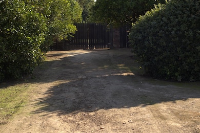 5812 E Midwick Ln, Fresno, CA 93727 - photo 2