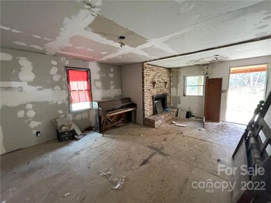 3918 Howard Gap Rd, Hendersonville, NC 28792 - photo 5