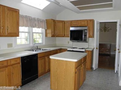 2104 Mirus Ct, High Point, NC 27265 - photo 6