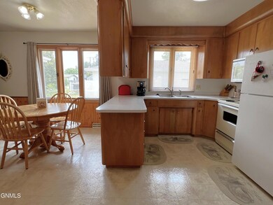 305 Turnpike Avenue E, Bismarck