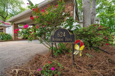 Welcome to 624 Riverbend!