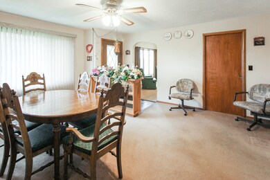 425 W Cherry St, Freeport, IL 61032 - photo 7