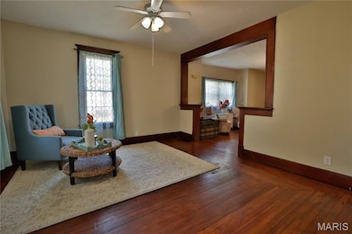 402 W Mechanic St, Hillsboro, IL 62049 - photo 6