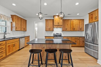 1015 Timbercrest Dr, Pleasanton, TX 78064 - photo 3