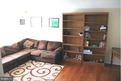 13874 Laura Ratcliff Ct, Centreville, VA 20121 - photo 4