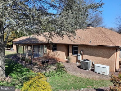 838 Kiehl Dr, Lemoyne, PA 17043 - photo 4