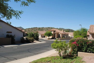 FRONT YARD & MOUNTAIN VIEWS!!