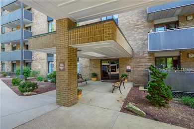 820 E Beau St unit 6J, Washington, PA 15301 - photo 5