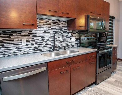 4908 Luke St, Cedar Falls, IA 50613 - photo 4