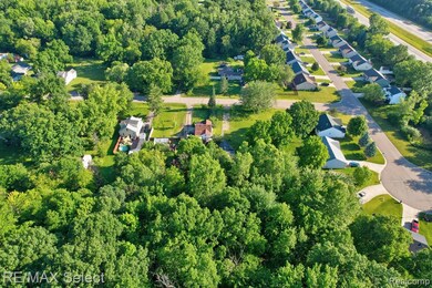 1226 Harding Dr, Flint, MI 48507 - photo 4