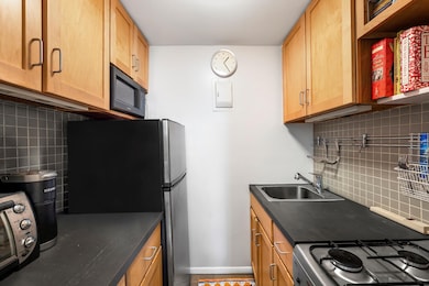 100 W 15th St unit 2A, New York, NY 10011 - photo 4