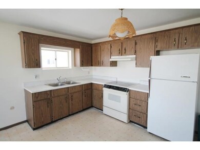 8 Whitten St unit C, Hampton, NH 03842 - photo 2