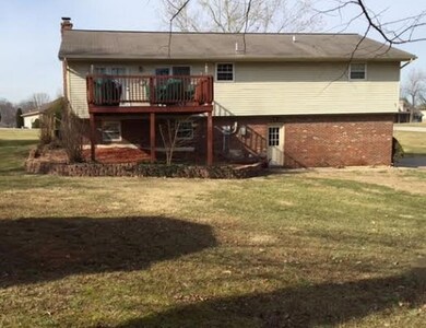 Along with this backyard, you can enjoy the privat
