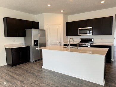 885 Saddlebrook Farms Blvd, Whiteland, IN 46184 - photo 2