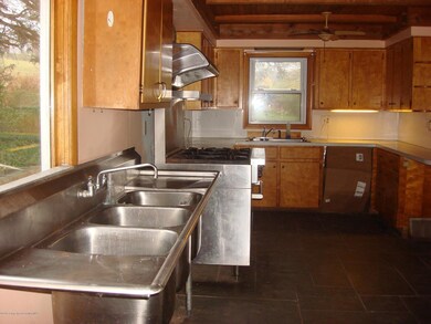 206 Rowland Ln, Dallas, PA 18612 - photo 3