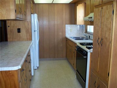 44 Perkins St, Warwick, RI 02886 - photo 4