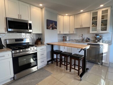 17 Emerson St unit 2, Wakefield, MA 01880 - photo 2