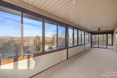 81 Chestnut Ln, Hendersonville, NC 28792 - photo 4