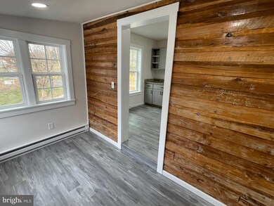 8 Chapman St unit 2, Berkeley Springs, WV 25411 - photo 2