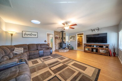 10173 Salmon Creek Rd, Redding, CA 96003 - photo 6