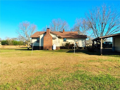 Back of the house....now go to the next picture an