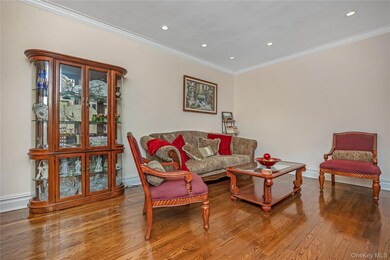 1 Meadow Dr unit 1K, Woodmere, NY 11598 - photo 3